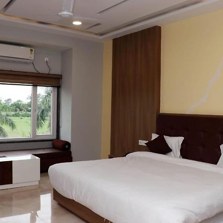 Hotel Savitri Signature Narsinghpur エクステリア 写真