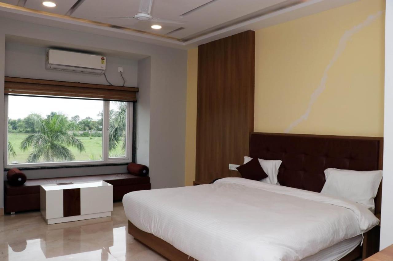 Hotel Savitri Signature Narsinghpur エクステリア 写真