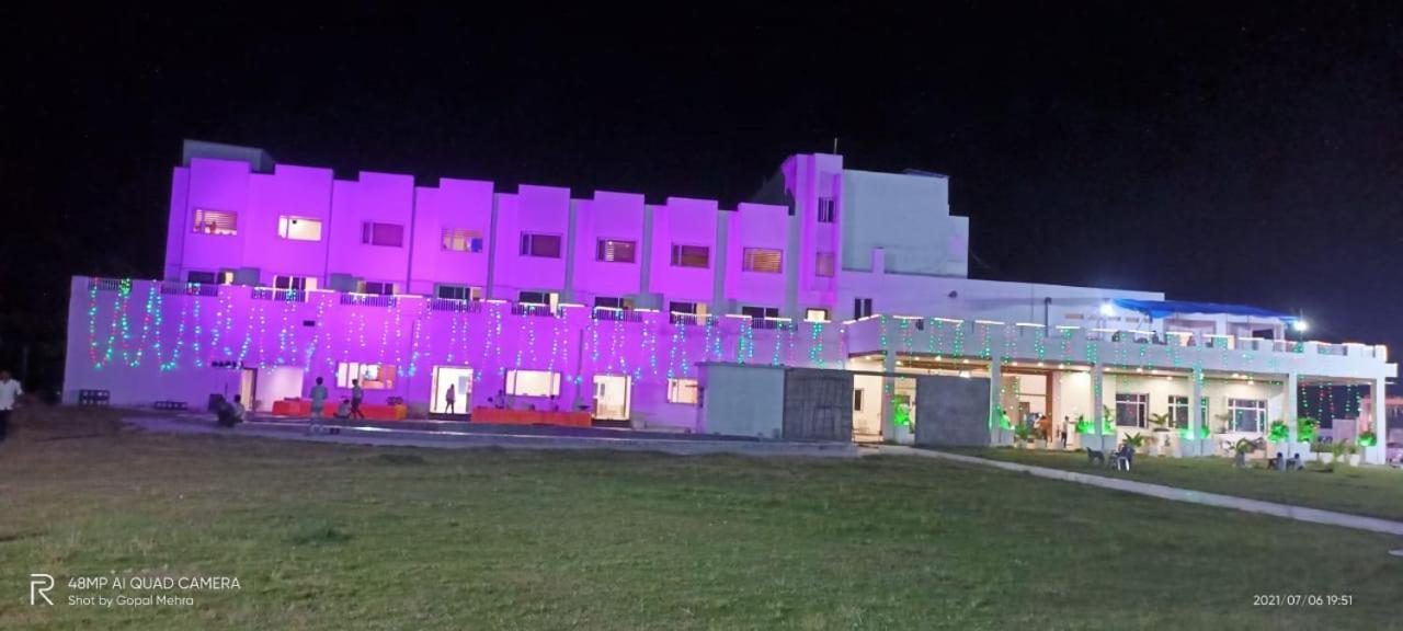 Hotel Savitri Signature Narsinghpur エクステリア 写真