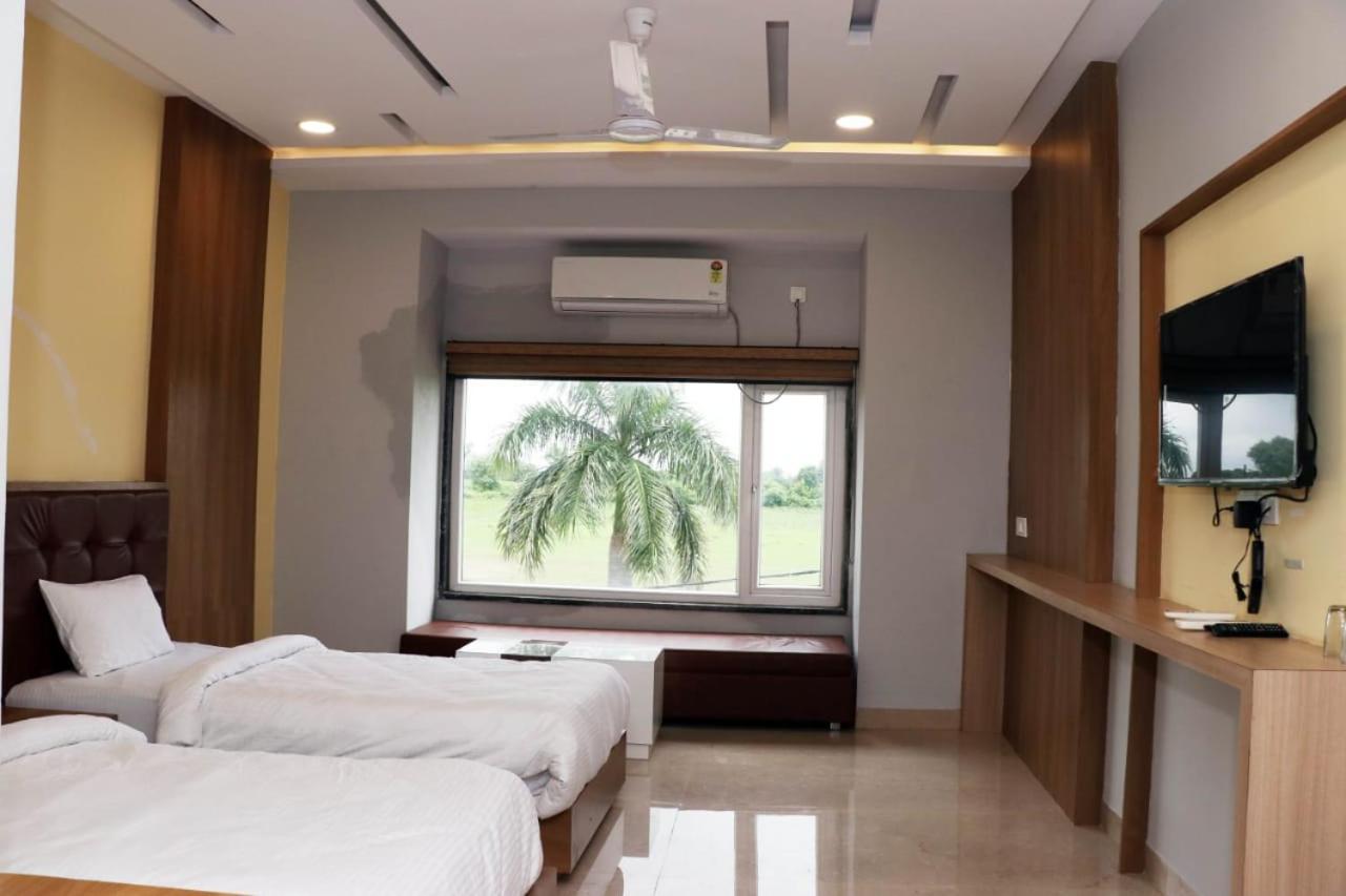 Hotel Savitri Signature Narsinghpur エクステリア 写真